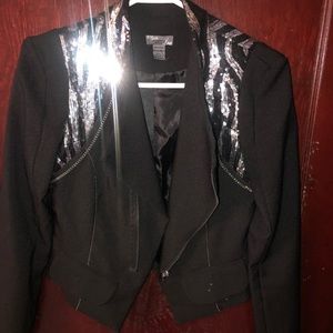 Dressy sliver and black blazer!